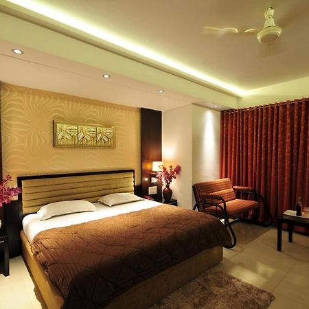 Hotel Surabhi Regency Ānand Εξωτερικό φωτογραφία