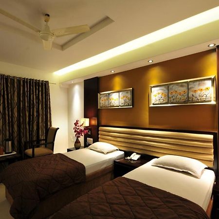 Hotel Surabhi Regency Ānand Εξωτερικό φωτογραφία