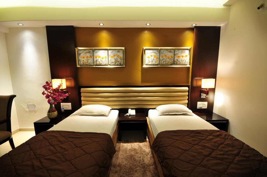 Hotel Surabhi Regency Ānand Δωμάτιο φωτογραφία