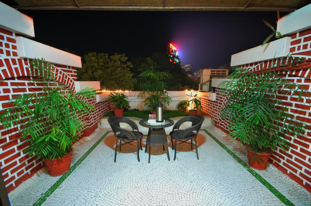 Hotel Surabhi Regency Ānand Εξωτερικό φωτογραφία