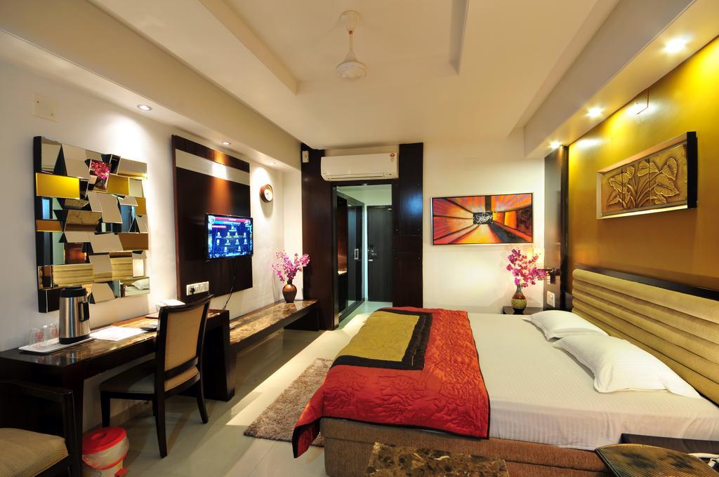 Hotel Surabhi Regency Ānand Εξωτερικό φωτογραφία