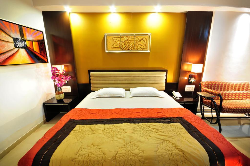Hotel Surabhi Regency Ānand Εξωτερικό φωτογραφία