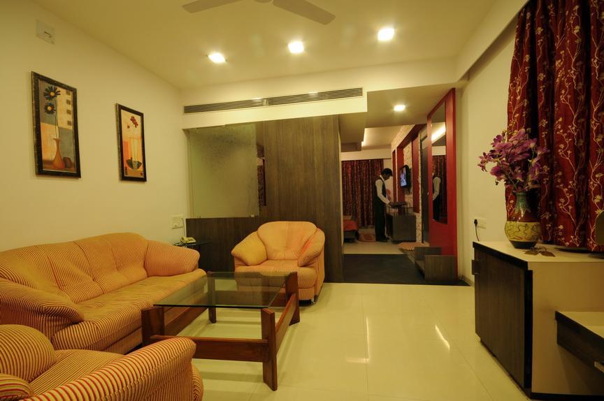 Hotel Surabhi Regency Ānand Εξωτερικό φωτογραφία