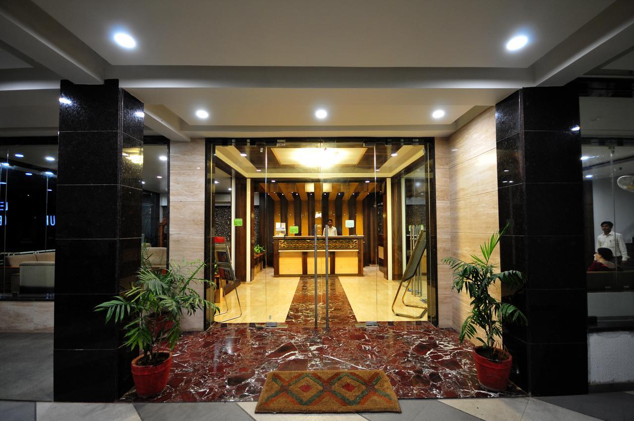 Hotel Surabhi Regency Ānand Εξωτερικό φωτογραφία