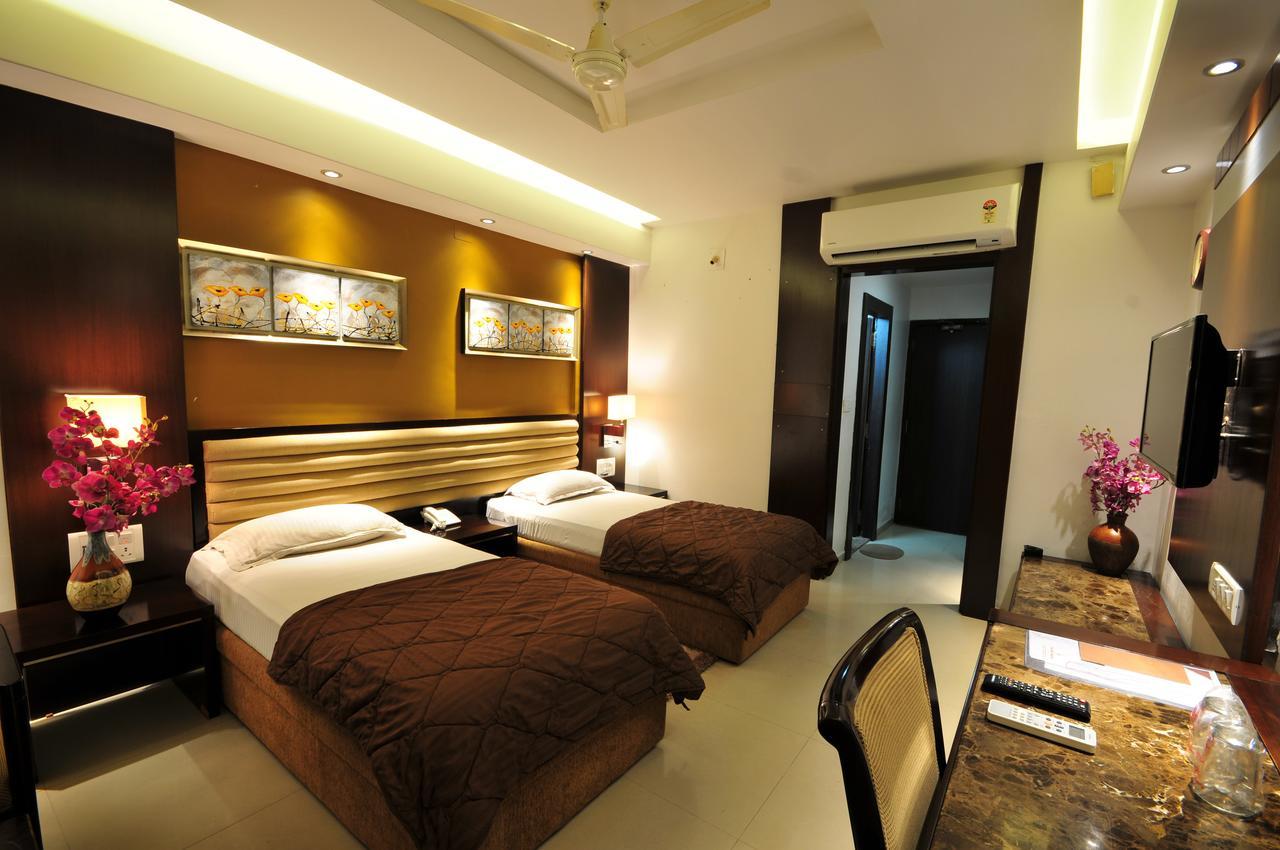 Hotel Surabhi Regency Ānand Εξωτερικό φωτογραφία